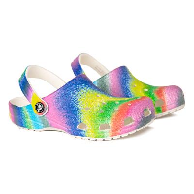 400_crocs-classic-spray-dye-